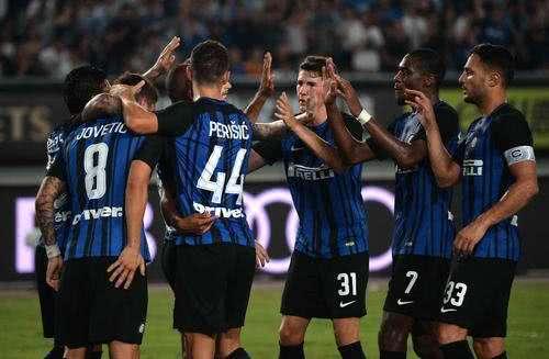  曼联租借巨星表现亮眼，滕哈赫改革见成效  