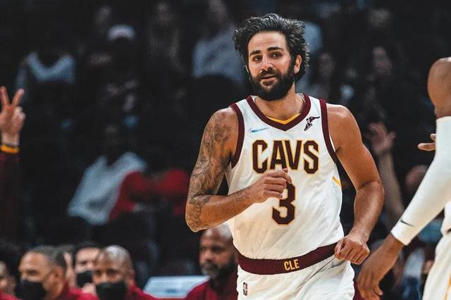  库里三分14中9，勇士客场大胜独行侠  